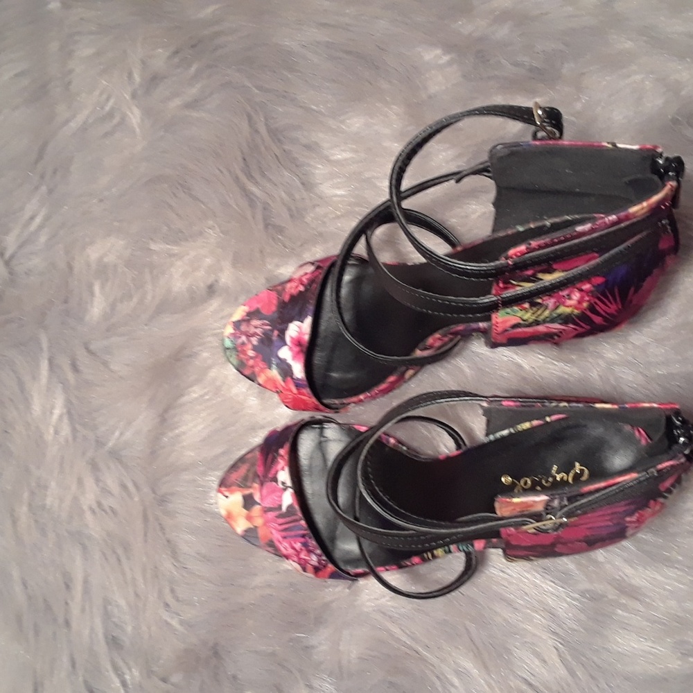 Heels - Picture 3 of 3